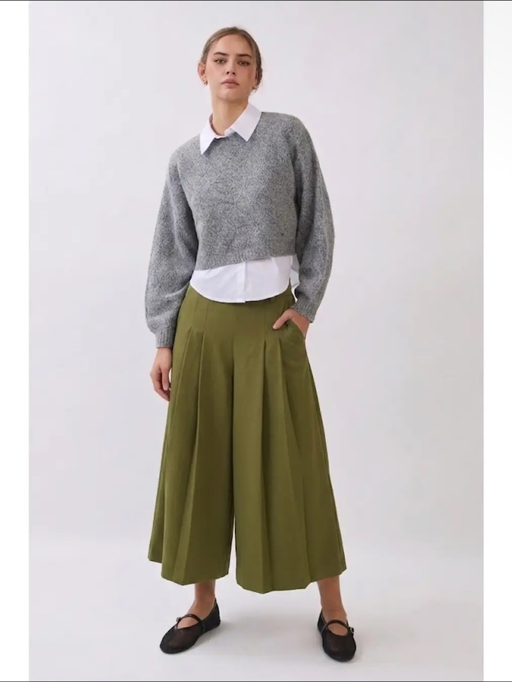861. Green pleated culotte pant